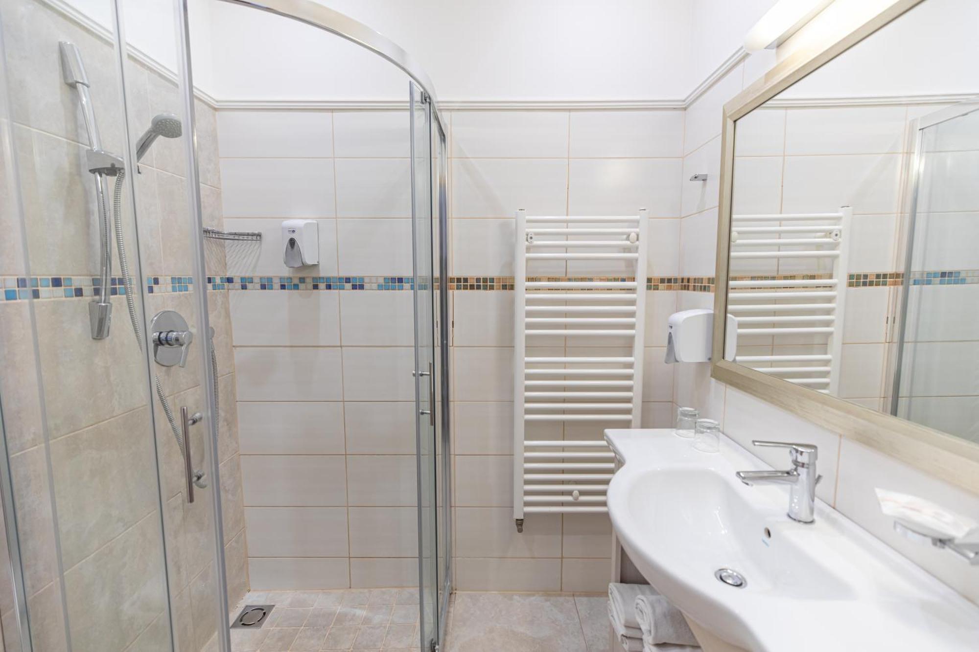 City Hotel Мішкольц Екстер'єр фото