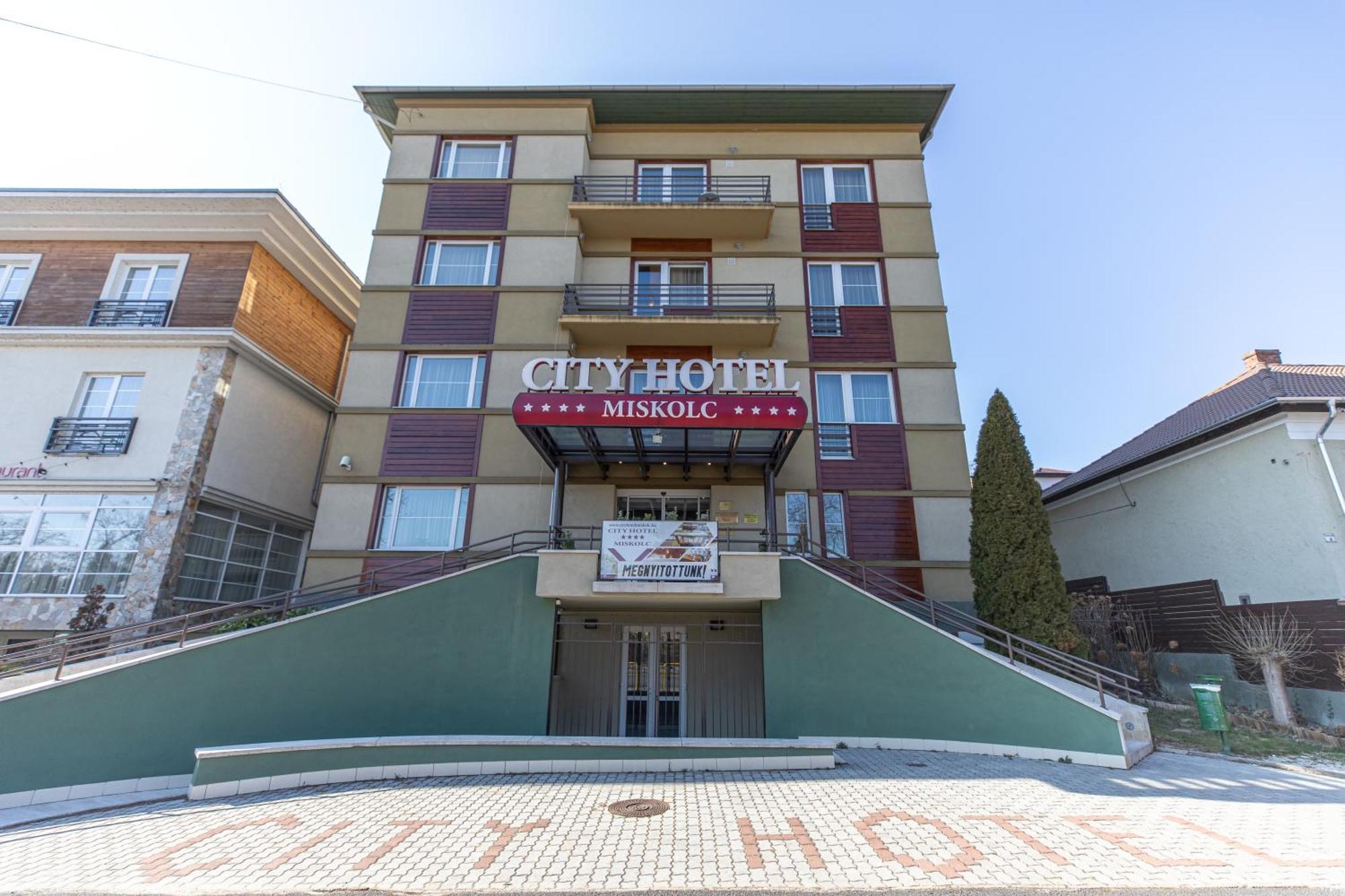 City Hotel Мішкольц Екстер'єр фото